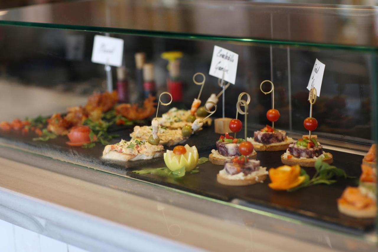 فندق بيور سولت جاروندا - للبالغين فقط بلايا ذي بالما المظهر الخارجي الصورة Pintxo tapas